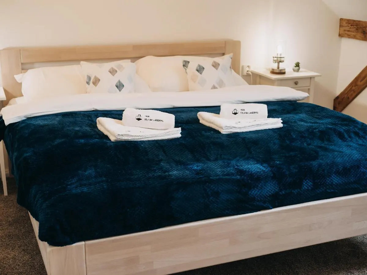 Vila Na Landeku اوسترافا بيت ضيافة